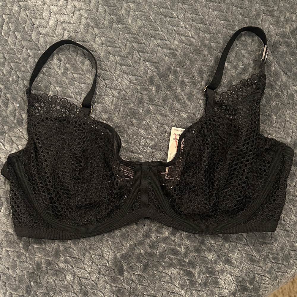 NWT Victoria’s Secret lace bra